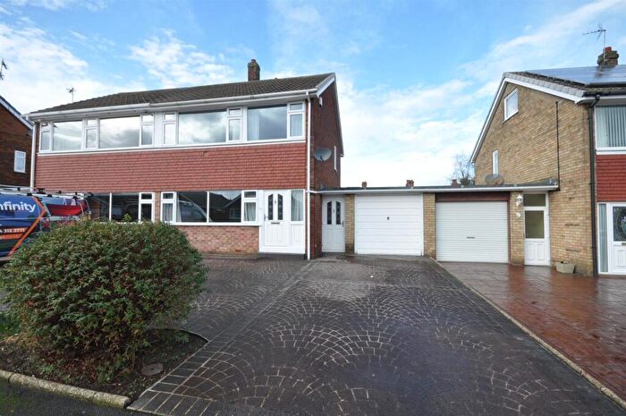 3 Bedroom Semi-Detached House For Sale In Mansion Court Gardens, Thorne, Doncaster, DN8