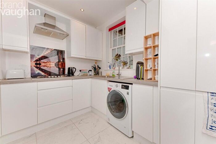 3 Bedroom Flat To Rent In Adelaide Crescent, Hove, East Sussex, BN3