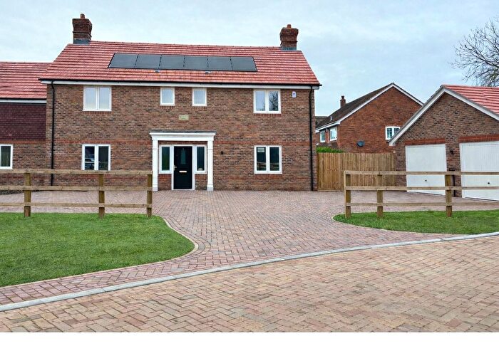 4 Bedroom Detached House For Sale In Meadow View, Aldermaston Road, Pamber End, Tadley, RG26