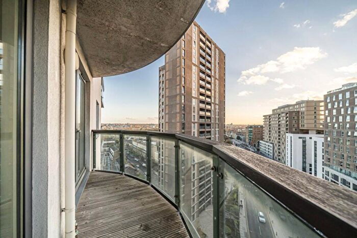 2 Bedroom Flat For Sale In Canary Wharf, Docklands, London, E14