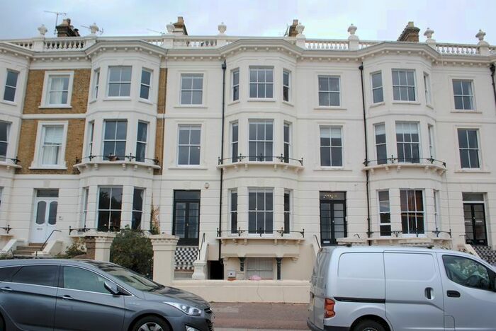 2 Bedroom Flat To Rent In Clifton Terrace, Southend-On-Sea SS1