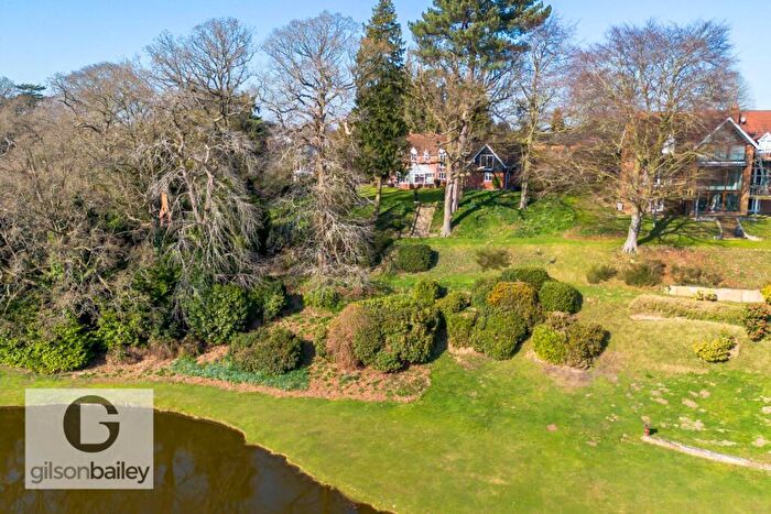 6 Bedroom Detached House For Sale In Lake View Drive, Brundall, NR13