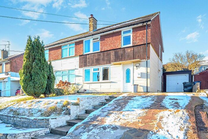 3 Bedroom Semi Detached House For Sale In Lynton Road, Chesham, HP5