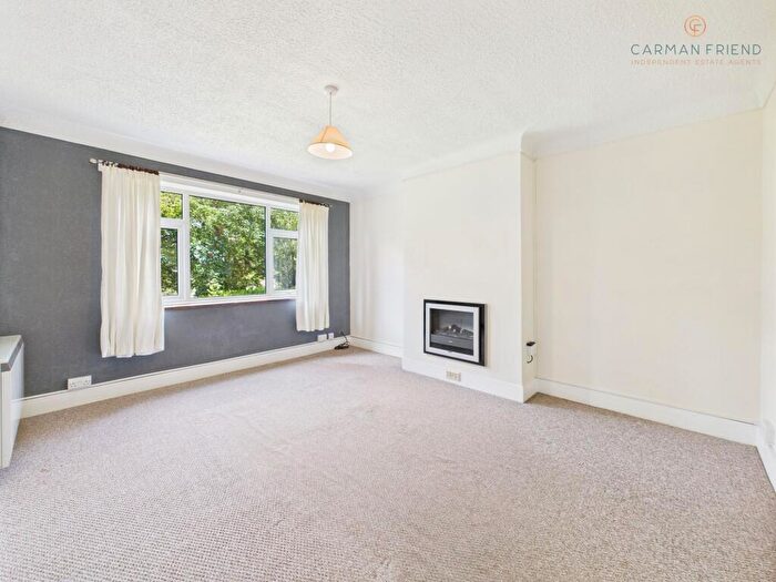 2 Bedroom Flat For Sale In Dee Banks, Great Boughton, CH3