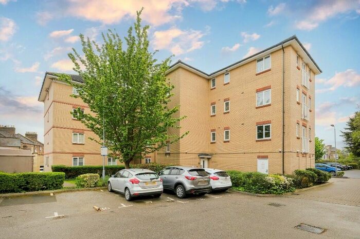 1 Bedroom Apartment To Rent In Alveston Square, London, E18