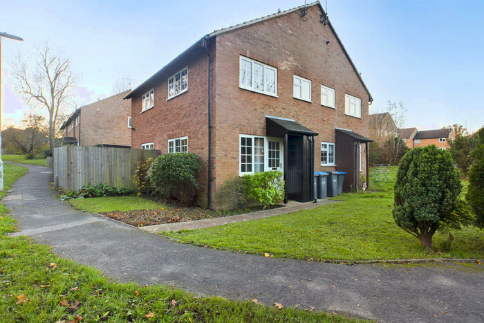 1 Bedroom Semi-Detached House To Rent In East Grinstead, RH19