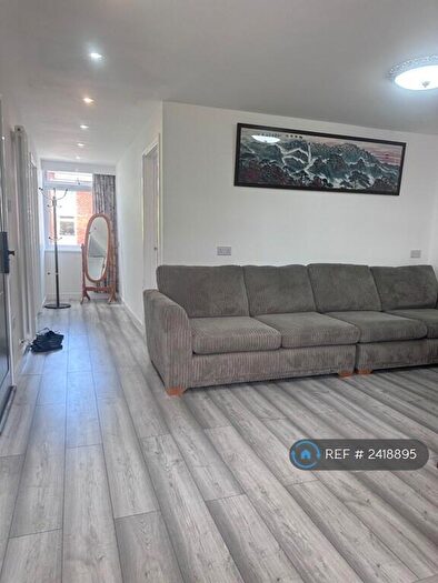 2 Bedroom Flat To Rent In Harefields, Oxford, OX2