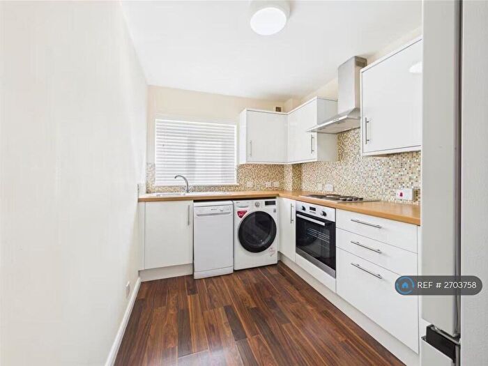 2 Bedroom Flat To Rent In Bexley Court, Reading, RG30