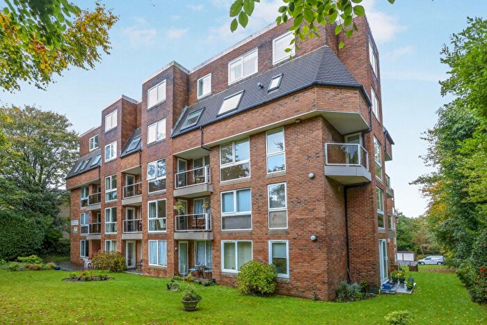 1 Bedroom Flat For Sale In Pine Tree Glen, Westbourne, Bournemouth, Dorset, BH4