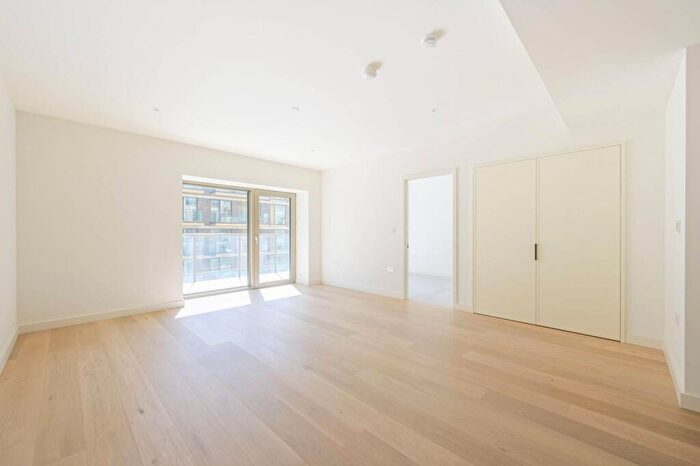 2 Bedroom Flat For Sale In Riverscape, Royal Docks, E16