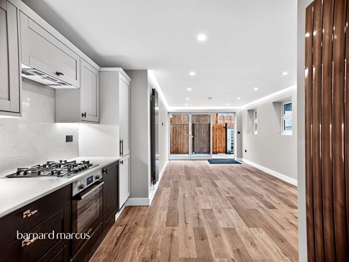 3 Bedroom Flat For Sale In Windmill Road, Croydon, CR0