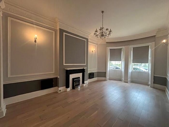 1 Bedroom Flat To Rent In Brunswick Square, Hove, BN3