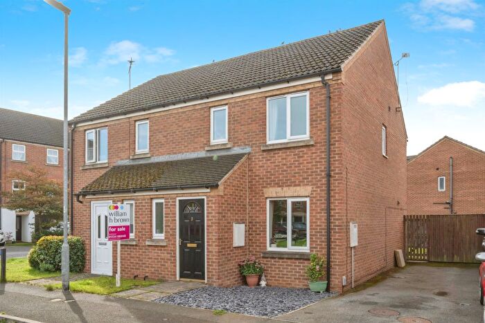 3 Bedroom Semi-detached House For Sale In Oakwell Close, Scunthorpe, DN16