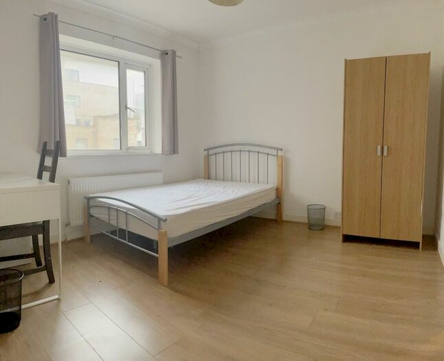 5 Bedroom Terraced House To Rent In East Ferry Road, Crossharbour, London, E14
