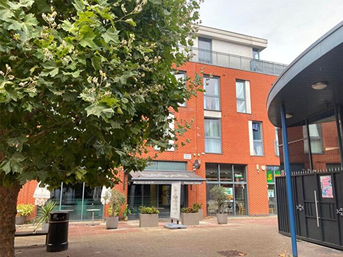 1 Bedroom Flat For Sale In Guildford Street, Chertsey, Surrey, KT16
