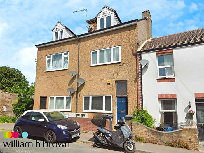 2 Bedroom Flat To Rent In William Street, Grays, RM17