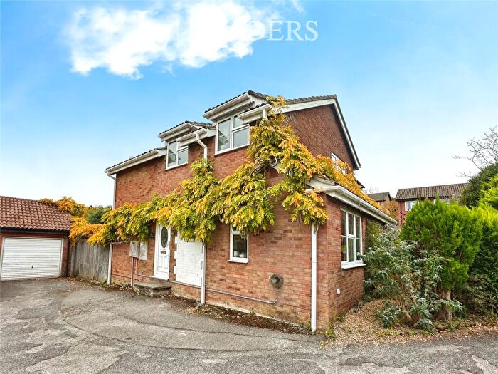 3 Bedroom Detached House For Sale In Valley Park Drive, Clanfield, Waterlooville, PO8