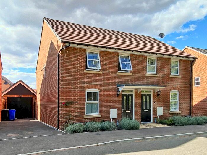 3 Bedroom Semi-Detached House To Rent In Hewett Lane, Hook, RG27