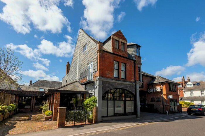 1 Bedroom Flat To Rent In Beach Retreat, Ravine Road, Canford Cliffs, BH13