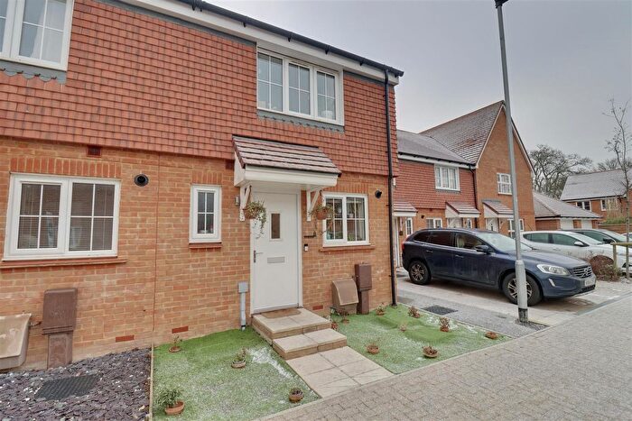 2 Bedroom End Terrace House For Sale In Stone Road, Waterlooville, PO8