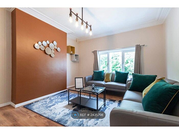 5 Bedroom Semi-Detached House To Rent In Church Wood Avenue, Leeds, LS16