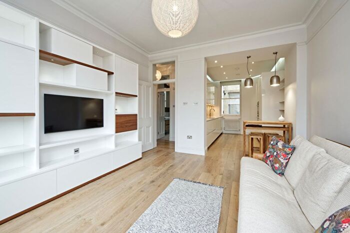 1 Bedroom Flat To Rent In Ridgmount Gardens, Fitzrovia, London, WC1E