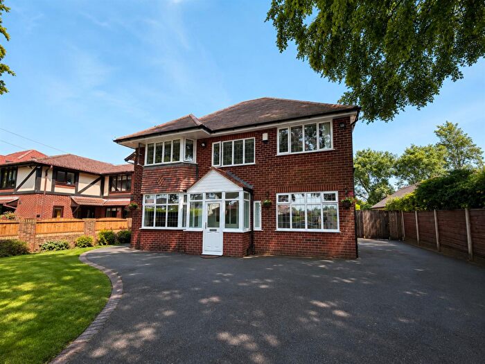 4 Bedroom Detached House For Sale In The Avenue, Sale, M33