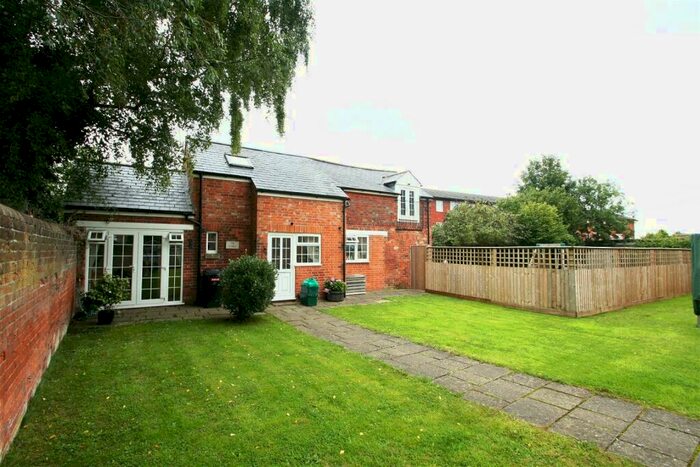 2 Bedroom Detached House To Rent In Pelican Lane, Newbury, RG14