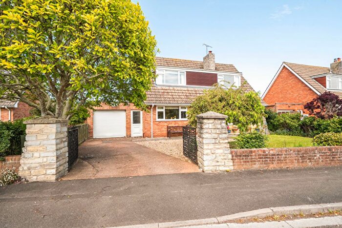 3 Bedroom Chalet For Sale In Ruishton, Taunton, TA3