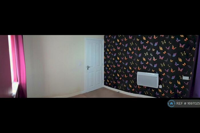 2 Bedroom Flat To Rent In Kingham Close, Wirral, CH46