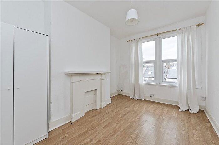 1 Bedroom Flat For Sale In Percy Road, Shepherd's Bush, W12