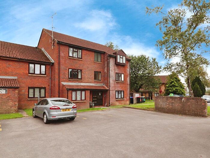 2 Bedroom Flat For Sale In Oxwich Close, Cardiff, CF5