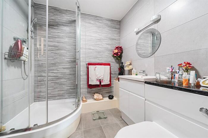 2 Bedroom Flat For Sale In Lime Street, Bedford, MK40
