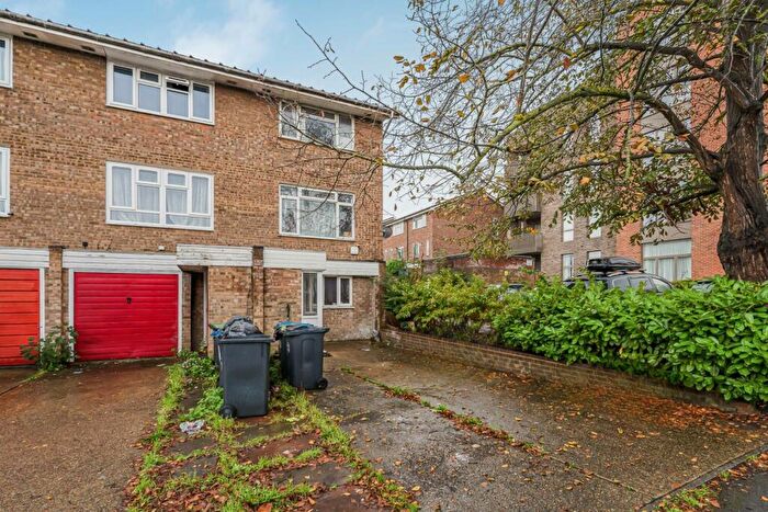 4 Bedroom Semi Detached House For Sale In Harold Road, London, SE19