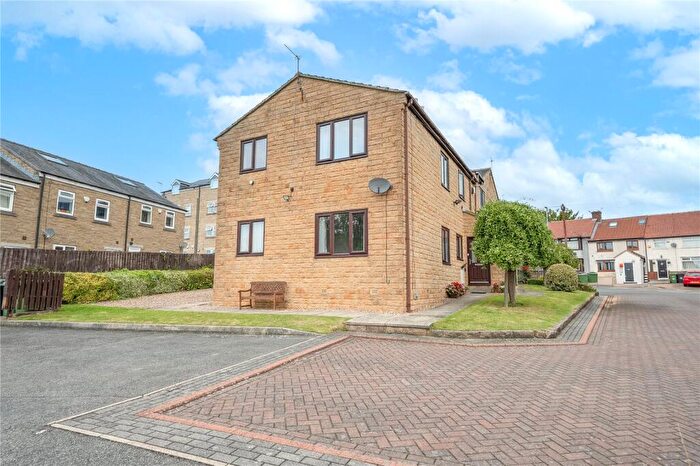 2 Bedroom Apartment For Sale In Northwood Close, Pudsey, West Yorkshire, LS28