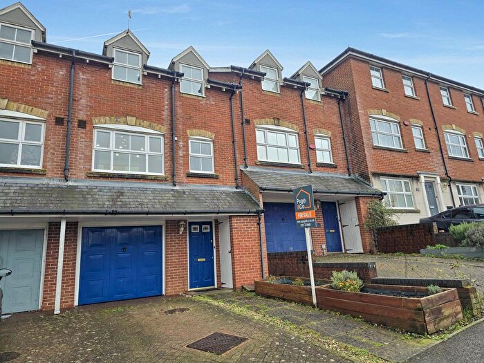 3 Bedroom Town House For Sale In Gardeners Place, Chartham, CT4