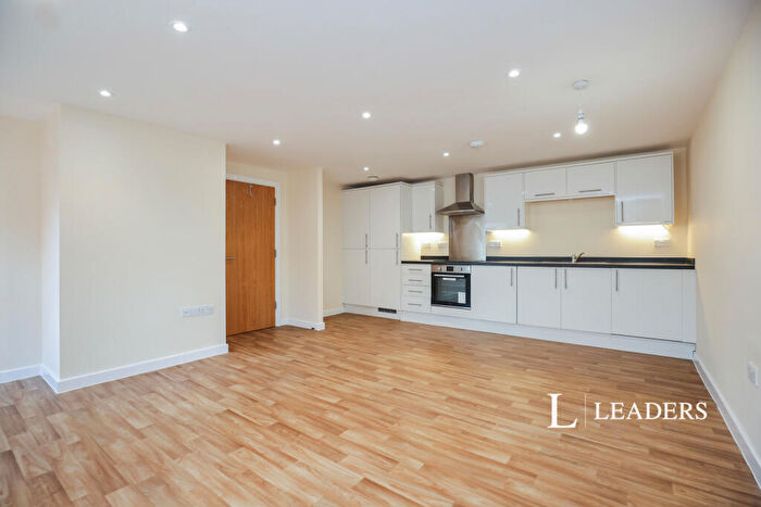 1 Bedroom Flat To Rent In St. Peters Gardens, Marefair, Northampton, NN1
