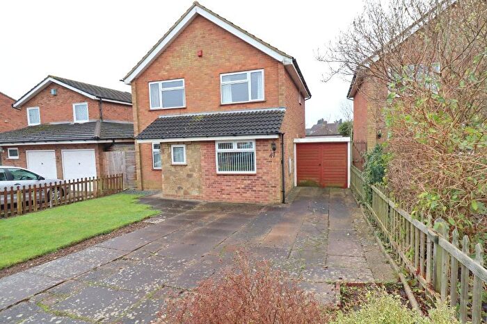 4 Bedroom Detached House For Sale In Hazelwood Close, Luton, Bedfordshire, LU2