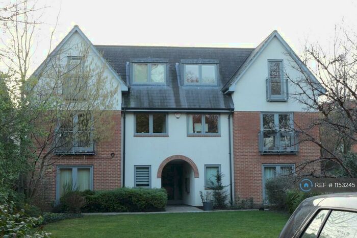 2 Bedroom Flat To Rent In Plaistow Lane, Bromley, BR1