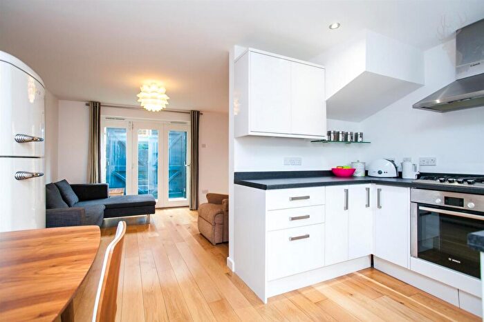 2 Bedroom Detached House To Rent In Athelstane Grove, Bow, E3