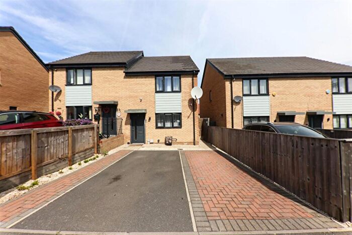 3 Bedroom Semi-Detached House For Sale In Ormonde Avenue, Edlington, Doncaster, DN12