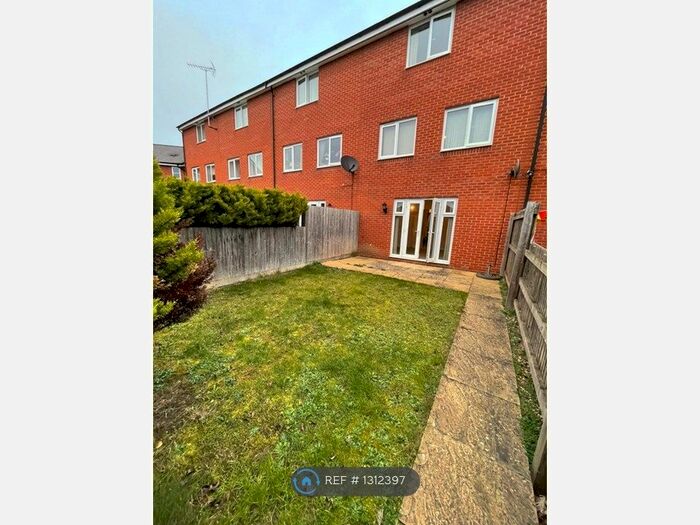 4 Bedroom Terraced House To Rent In Prince Rupert Drive, Aylesbury HP19