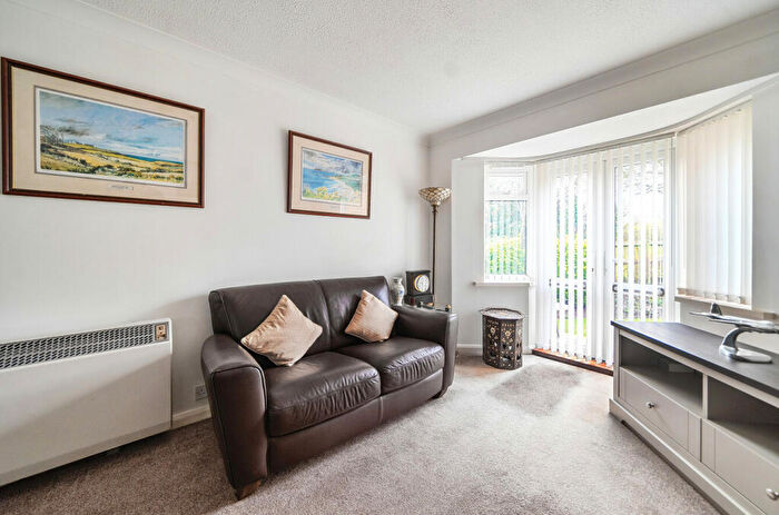1 Bedroom Apartment For Sale In Allingham Court, Summers Road, Godalming, Surrey, GU7