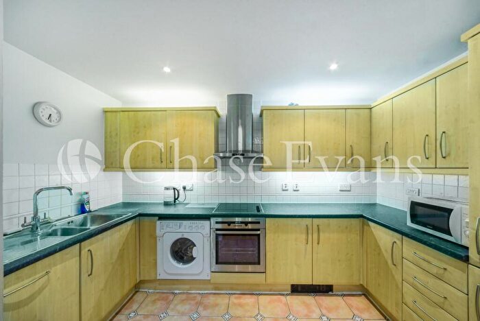 2 Bedroom Flat To Rent In Boardwalk Place, Canary Wharf, London, E14