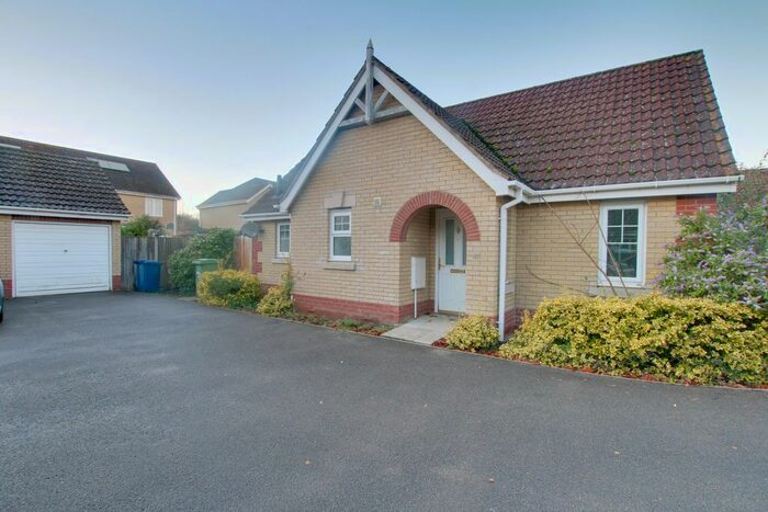 2 Bedroom Detached Bungalow To Rent In Foxglove Way, March, PE15