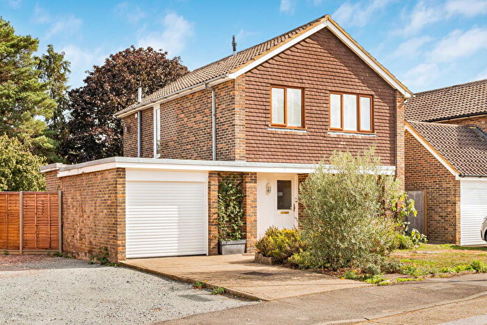 3 Bedroom Detached House For Sale In Wykeham Road, Merrow, GU1