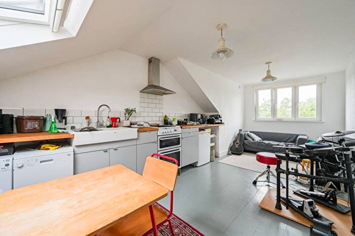 1 Bedroom Flat To Rent In Wood Street, Walthamstow, E17