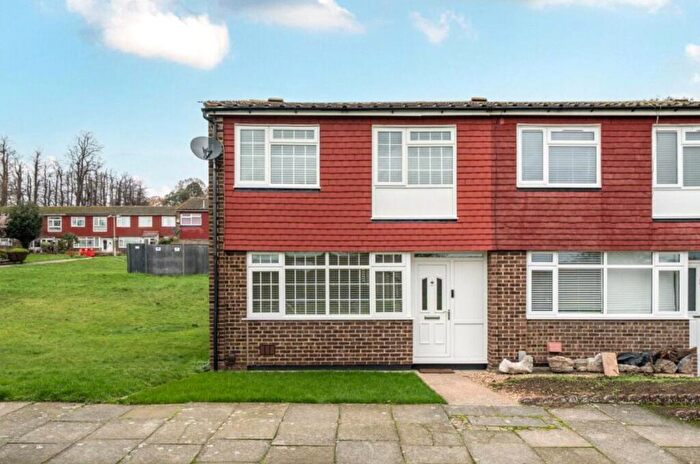 3 Bedroom End Of Terrace House For Sale In Mount Pleasant Walk, Bexley, DA5