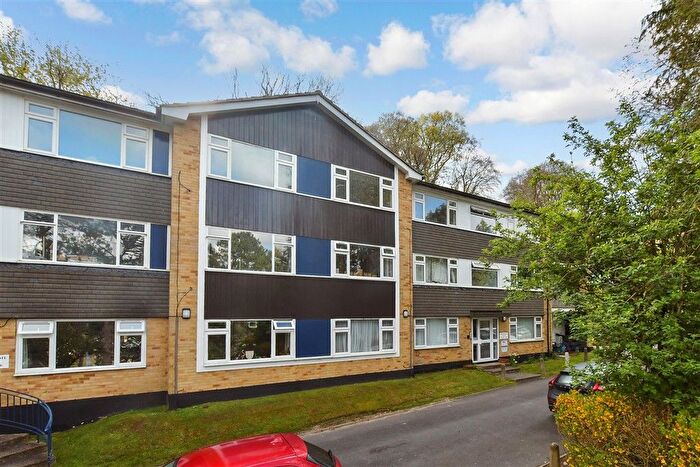 2 Bedroom Flat For Sale In Beechwood Road, Caterham, Surrey, CR3