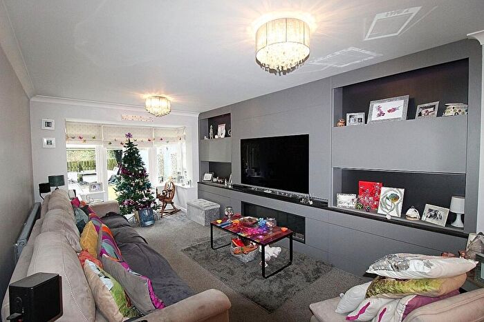 4 Bedroom Detached House For Sale In Middlewood Drive, Scholes, Rotherham, S61